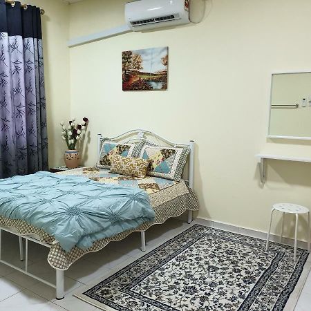 Auni & Auji Homestay Kemaman Chukai Exterior photo