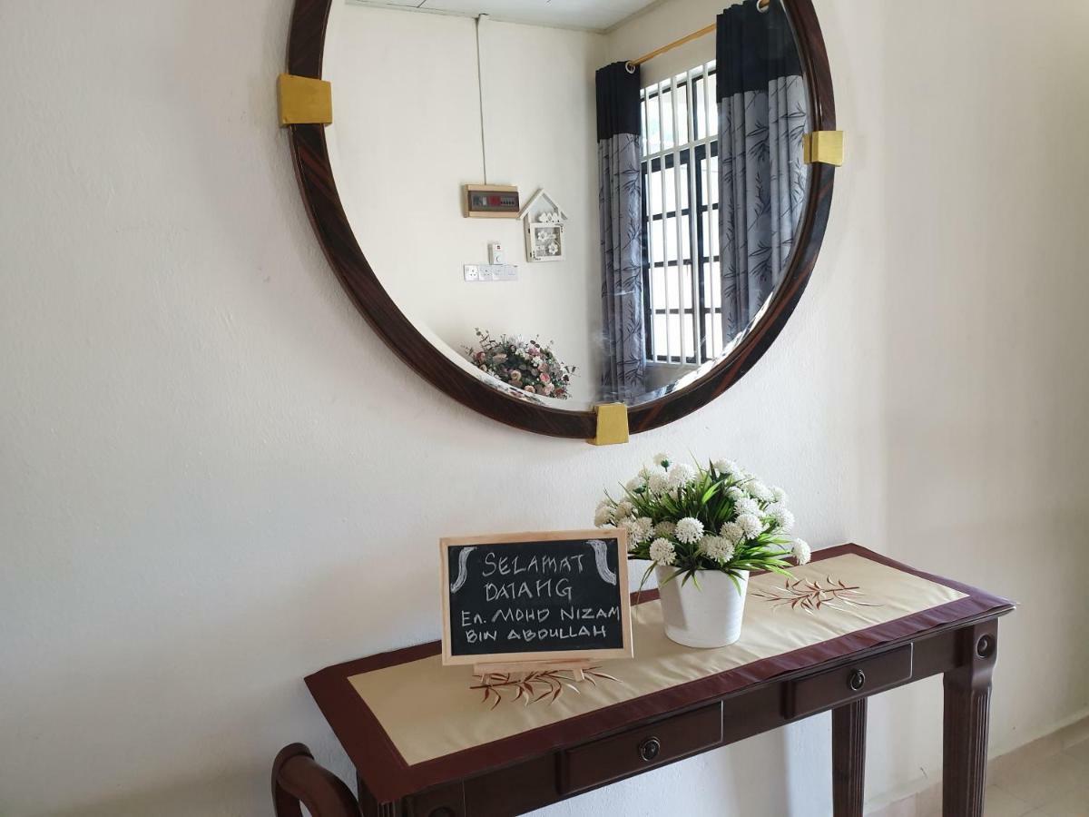 Auni & Auji Homestay Kemaman Chukai Exterior photo